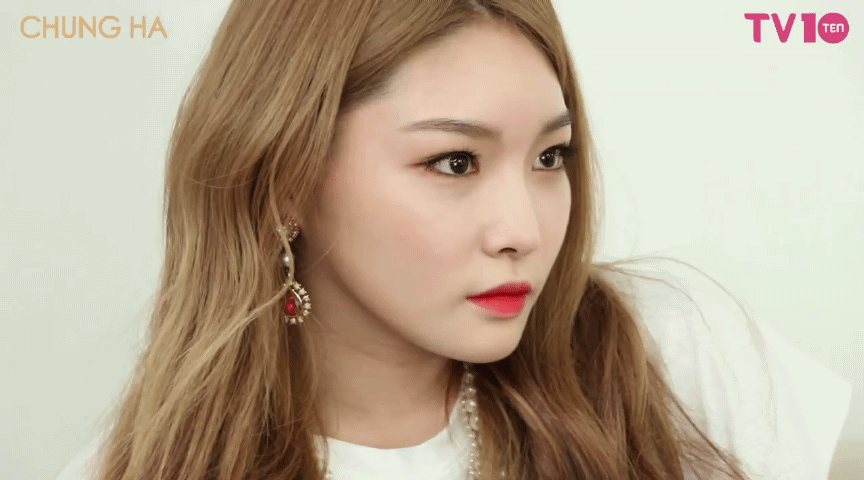 눈빛 하나만큼은 타고난 청하.jpgif | 인스티즈