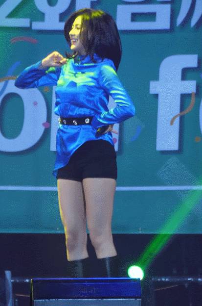 안무 실수 하는 하영이.gif | 인스티즈