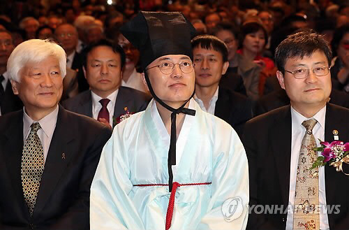 4/13 두루마기 입은 문재인 | 인스티즈