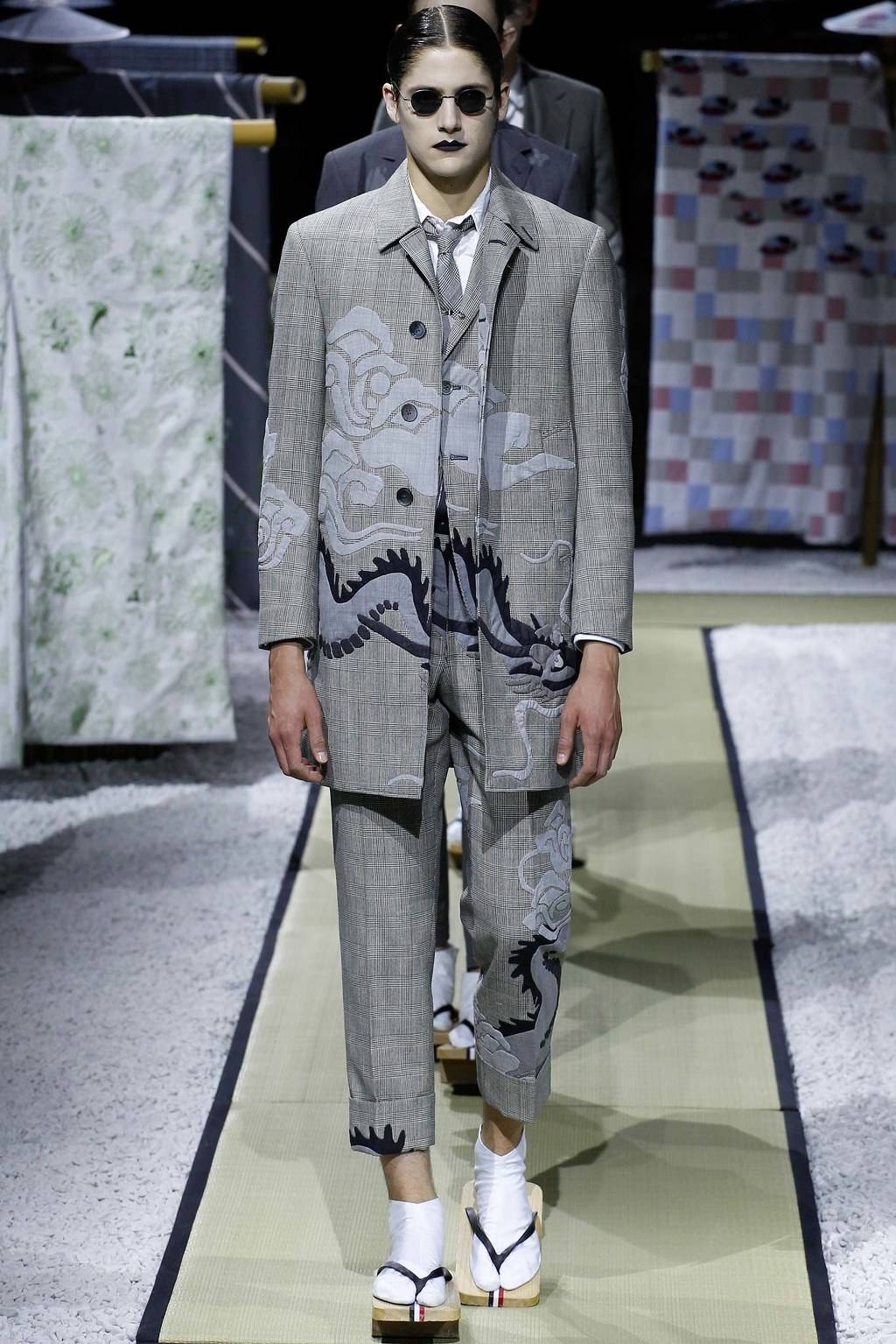 일본풍의 톰브라운 SS16 (데이터주의) | 인스티즈