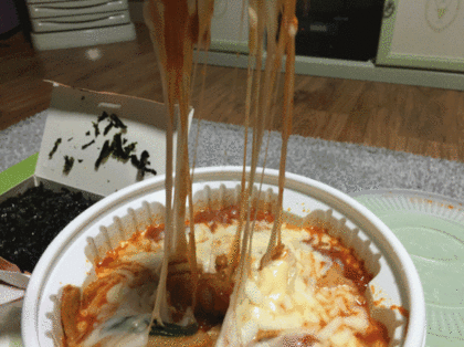 다이어트하면서 치즈팍팍친 매운떡볶이 좋아하는 애들 특징 | 인스티즈