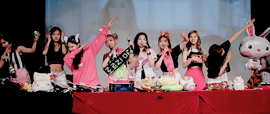 쯔위가 또 ... | 인스티즈