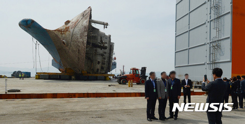 유가족이 항의하는데도 세월호 인증샷 찍은 국민의당ㄷㄷㄷ.GISA | 인스티즈