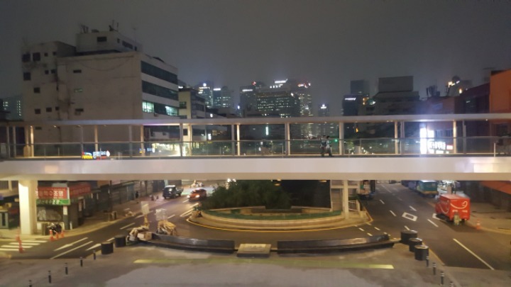 밤에 퇴근하고 세운상가왔는데 사람이 많지는 않네요 | 인스티즈