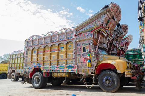 파키스탄의 화려한 트럭 아트 'Jingle Truck' | 인스티즈