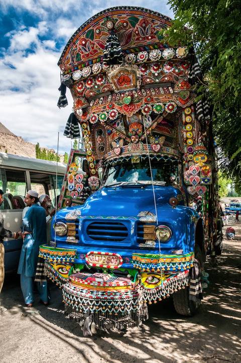 파키스탄의 화려한 트럭 아트 'Jingle Truck' | 인스티즈