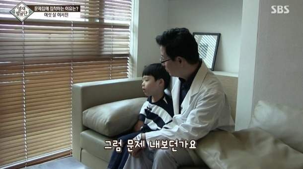 문제집에 집착하는 6살 서진이. jpg | 인스티즈