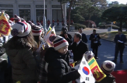 문재인 대통령님 사람이 먼저다 해주세여.gif | 인스티즈