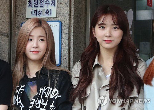 사전 투표한 그룹 데이데이의 전민주,이수현 | 인스티즈
