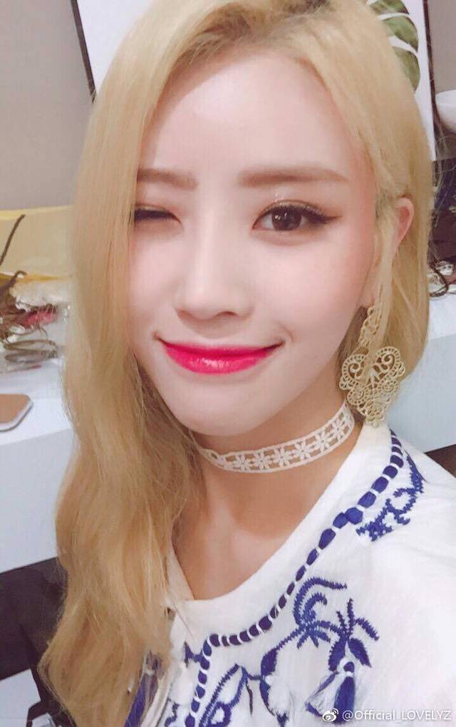 [러블리즈] 종착역의 황제가 등에 박힌 레플이 와서 미주 | 인스티즈