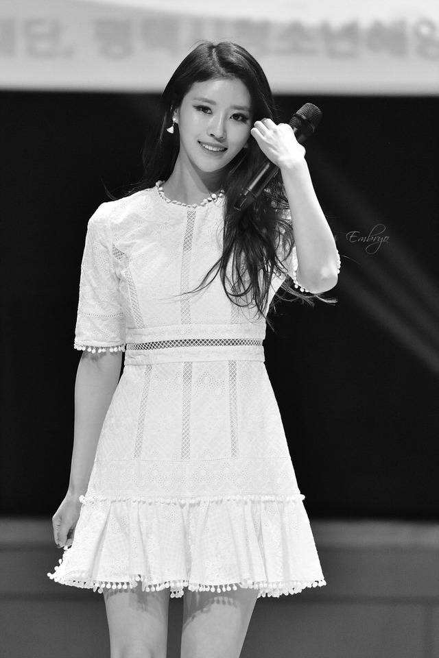 [러블리즈] 종착역의 황제가 등에 박힌 레플이 와서 미주 | 인스티즈