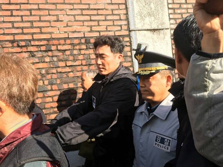 현재 서울대 병원 상황(경찰들 밀고 들어오기 시작했다하오) | 인스티즈