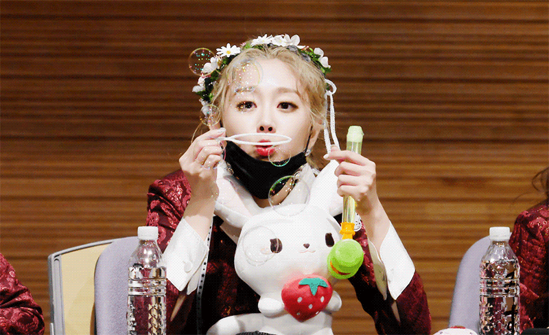 비눗방울 가지고 노는 러블리즈 지수.jpgif | 인스티즈