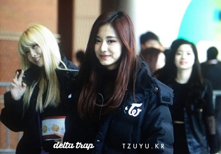 오늘자 쯔위 허리.갓갓 | 인스티즈