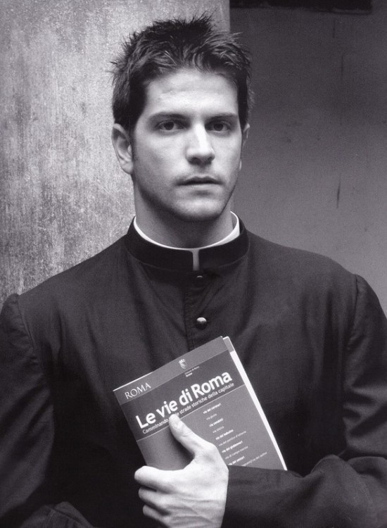 비정상회담 알베르토가 말한 없어서 못판다는 이탈리아 신부 달력 수준.jpg | 인스티즈