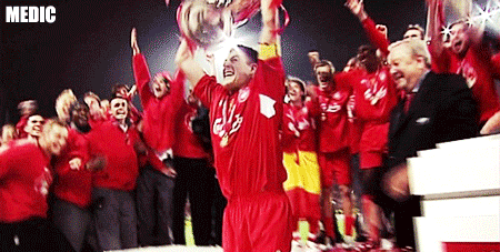 트로피를 들때 멋진 남자.gif | 인스티즈