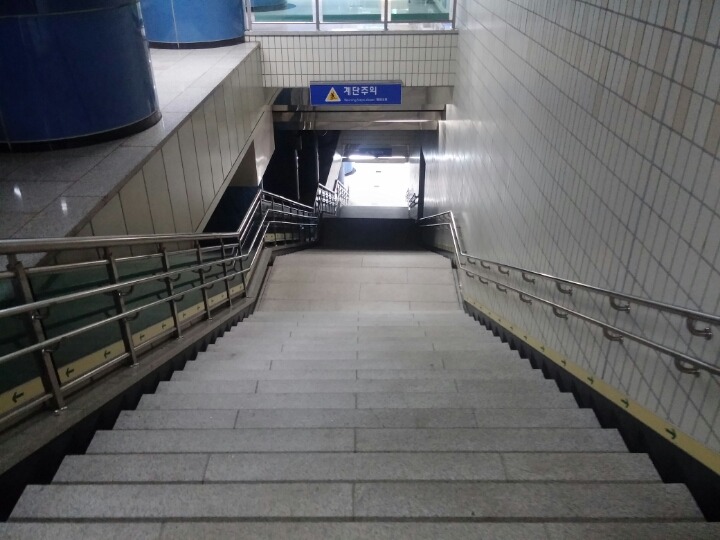 강남구 최고의유령역이라 불리는 구룡역을 가보았다 | 인스티즈