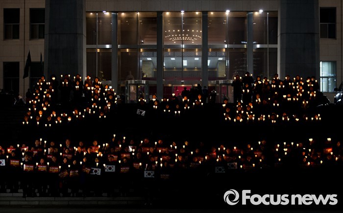 지난 3일동안의 더불어민주당 박근혜 탄핵 촛불집회 (퍼포먼스) | 인스티즈