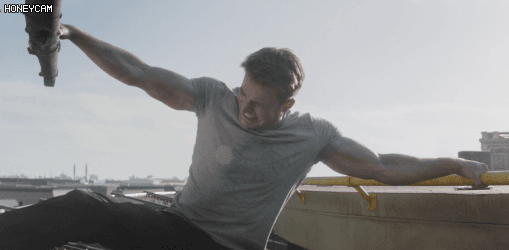 시빌워 상영할 때 여자들이 환호하던 장면.gif | 인스티즈