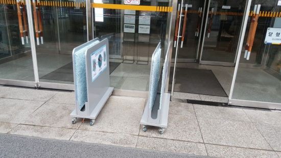 서울 지하철역서 '우산비닐커버' 사라진다..빗물제거기 설치 | 인스티즈