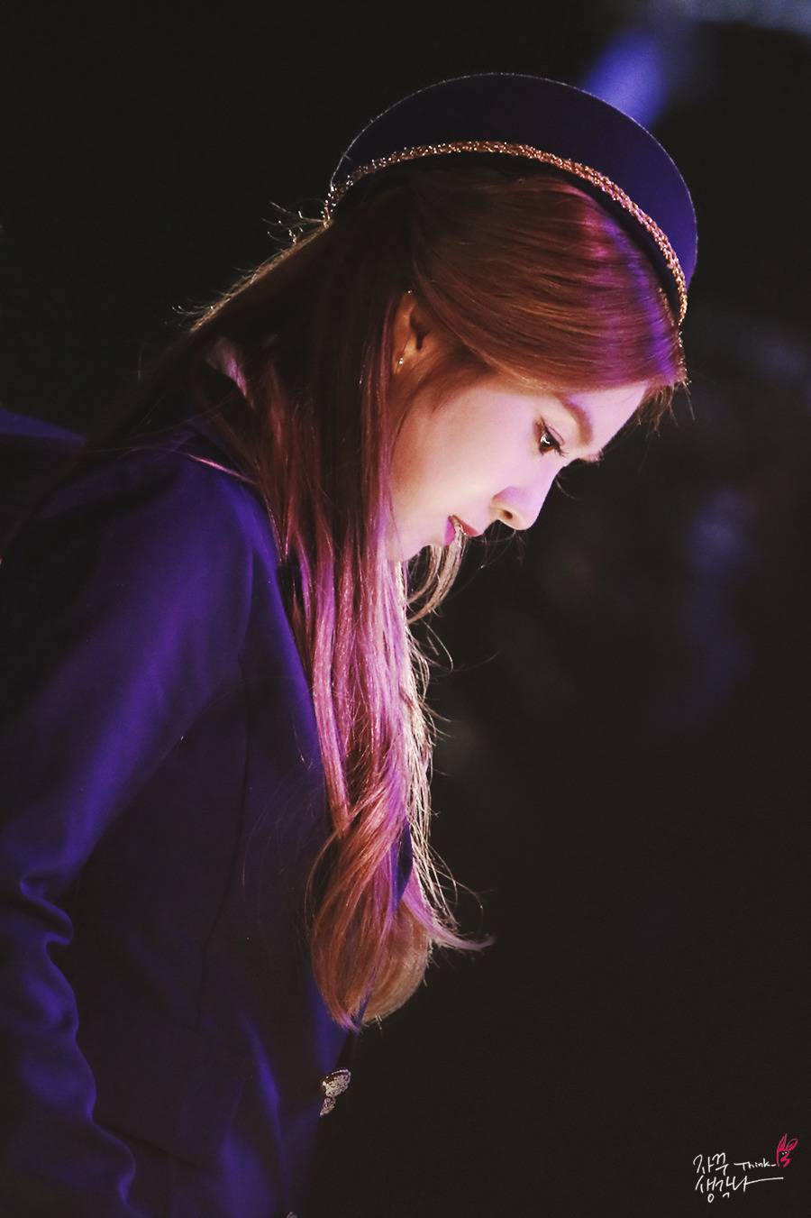 제복 입은 아이린.gif | 인스티즈