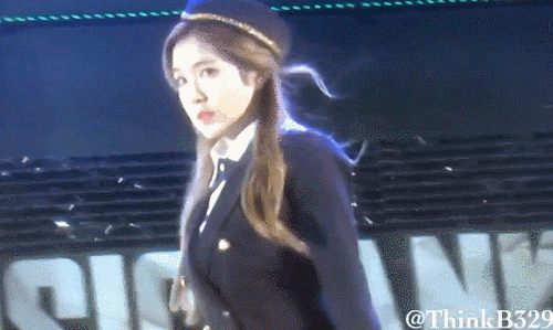 제복 입은 아이린.gif | 인스티즈