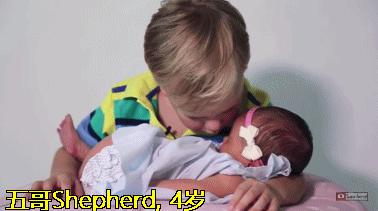 갓태어난 여동생을 바라보는 오빠들 | 인스티즈