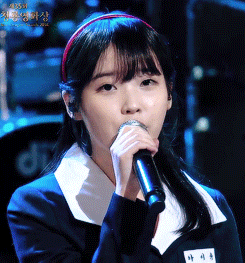 교복입은 아이유.gif | 인스티즈