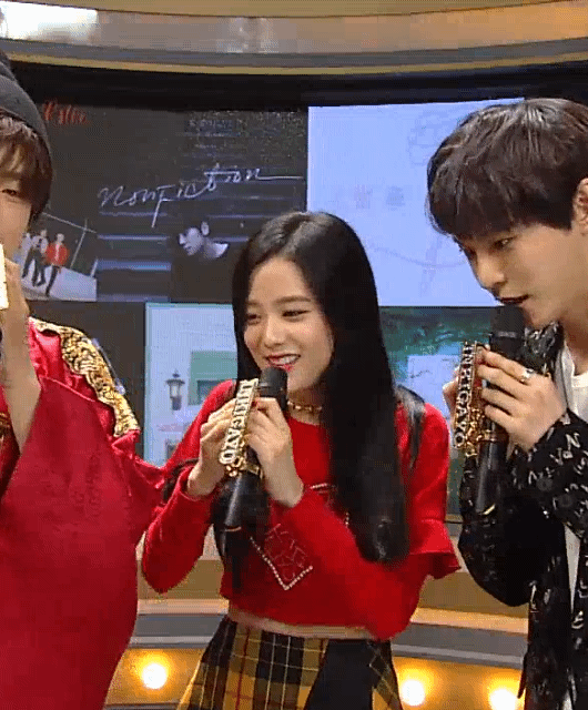 블랙핑크 지수 인기가요 MC 컷.gif | 인스티즈