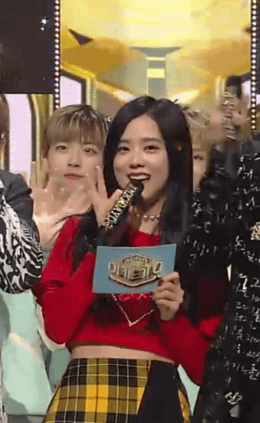 블랙핑크 지수 인기가요 MC 컷.gif | 인스티즈