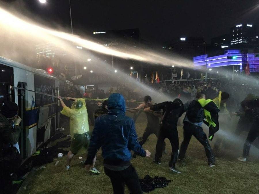 세월호 집회 행진 관련 너무나도 다른 광주경찰과 서울 경찰들의 집회현장 사진 | 인스티즈