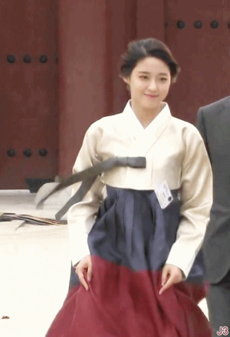 한복이 잘 어울리는 설현이.GIF | 인스티즈
