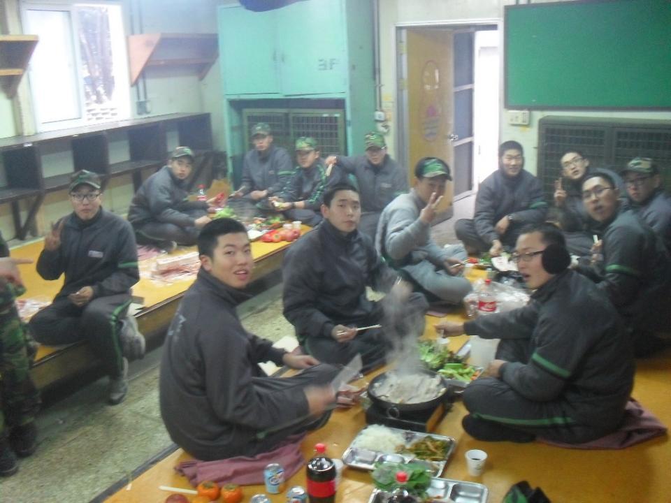 삼겹살은 요래 먹어야 제맛!!! 부럽죠???... | 인스티즈