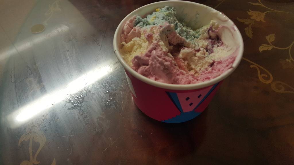 형이다. 오늘 인스턴트가 땡겨서 과자랑 아이스크림 사서 먹는다. 인증한다 | 인스티즈