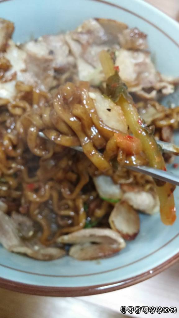 모름지기 음식이란 맛있게 먹어줘야 하는 것..핰 | 인스티즈