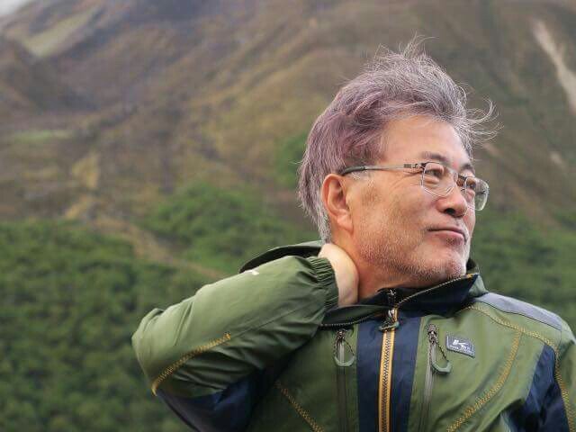 뭘 입어도 무사고 경력 30년 장기근속자 같아 보이는 문재인 | 인스티즈