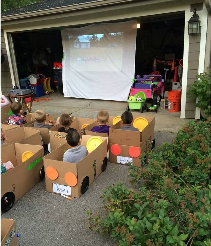 아들의 생일 파티를 위해 자동차 극장을 만든 아버지 | 인스티즈