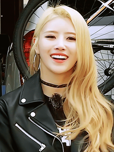 [러블리즈] 은행 가는 길에 미주 | 인스티즈