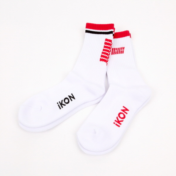 로고를 기깔나게 뽑아놔서 스트리트 브랜드 같아 보이는 어느 아이돌 굿즈.jpg | 인스티즈