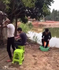 뛰는놈 위에 나는놈 그리고 호구 . gif | 인스티즈