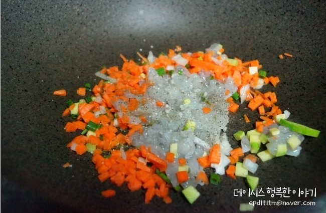 탱글탱글 고소한 새우가 씹히는 현미 새우 라이스전 만들기 | 인스티즈