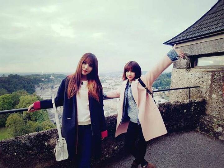 유럽에서 프로그램 촬영한 여자친구 사진들 | 인스티즈