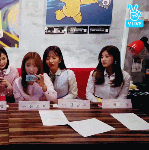 팬들의 섹시 요청에 즉각 반응하는 초롱이.gif | 인스티즈