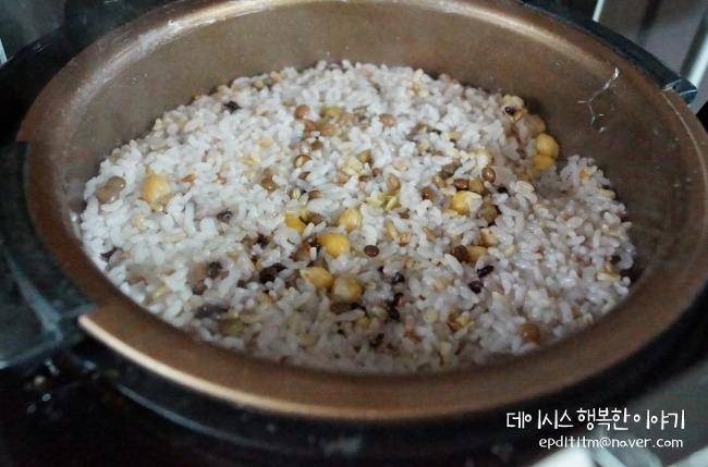 탱글탱글 고소한 새우가 씹히는 현미 새우 라이스전 만들기 | 인스티즈