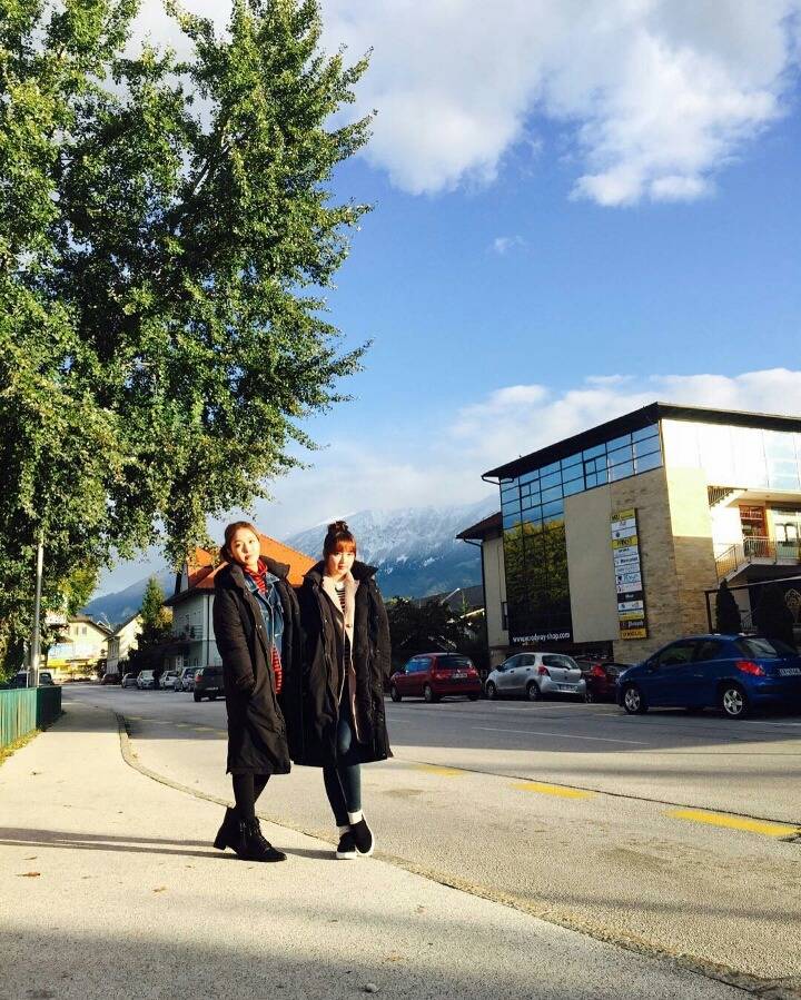 유럽에서 프로그램 촬영한 여자친구 사진들 | 인스티즈