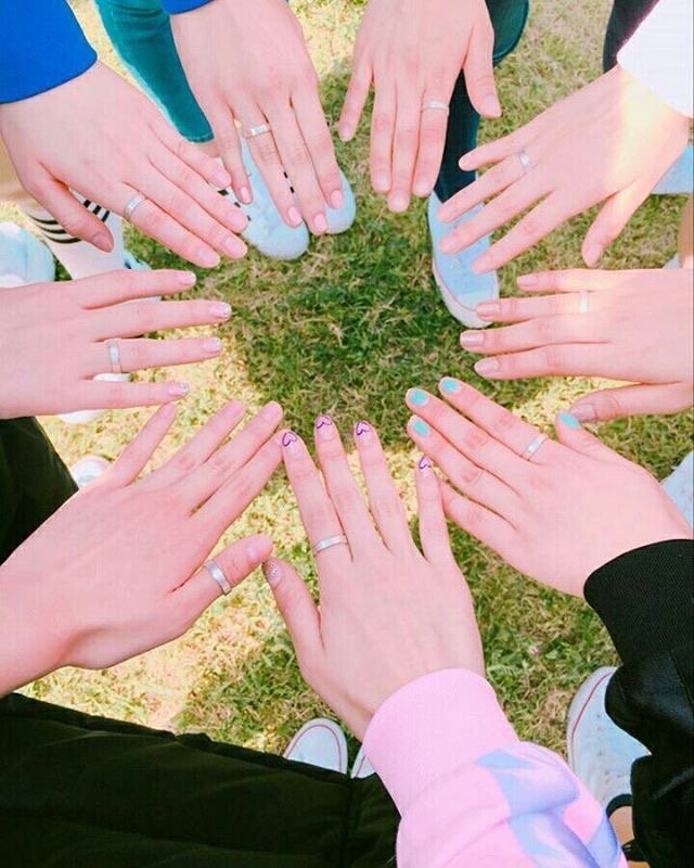 트와이스 1주년 기념 사진.jpg | 인스티즈