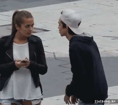 길거리에서 모르는 여성과 키스 | 인스티즈