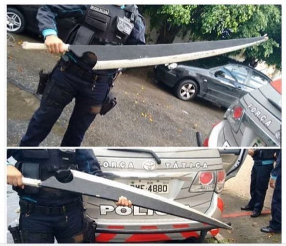 브라질 경찰이 마약 상인에게서 압수한 흔한 칼 | 인스티즈