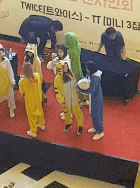 팬싸인회 중간에 자버리는 트와이스 미나 | 인스티즈