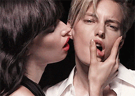 묻어나지 않는 립스틱을 주제로 한 톰포드 섹도저런 광고 | 인스티즈